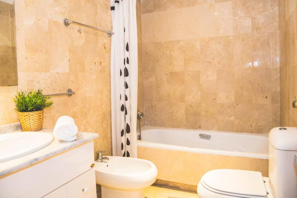 Espacioso En Guadalmina - Apartamento