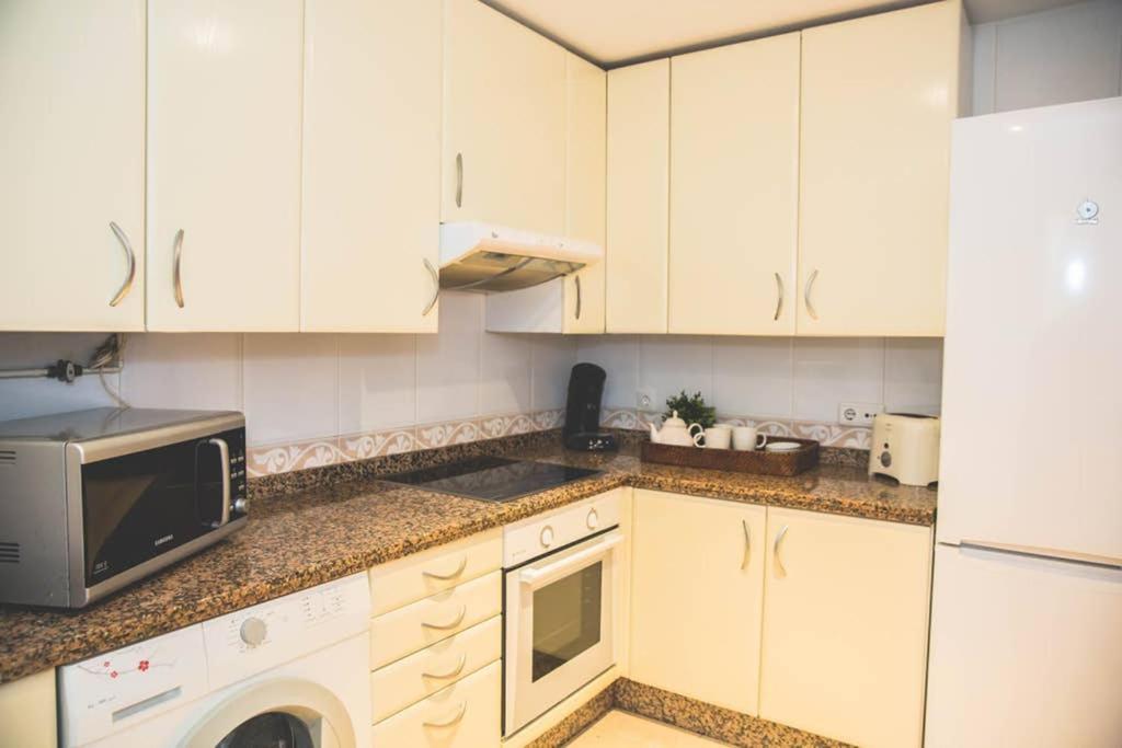 Apartamento Espacioso En Guadalmina - *
